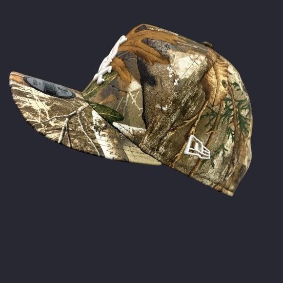 New Era White Sox Camo Snapback with White Logo - Picture 3 of 6